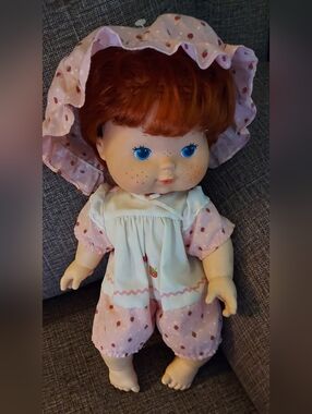 1982 American Greetings Strawberry Shortcake Blow Kiss Baby Doll